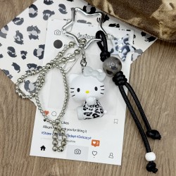 Μενταγιόν Hello Kitty καθιστή λεοπάρ μαύρο γκρι